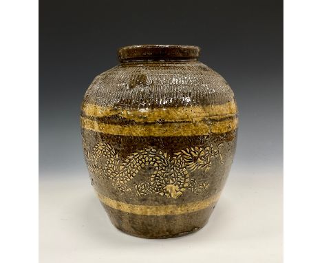 A large Chinese Thailand Ratchaburi planter, decorated with dragons, 27cm high, 21cm diameter