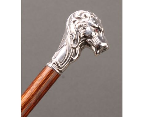 An Art Nouveau silver mounted walking stick, the pommel as a lion's head, ruby eyes, palmwood cane, 88.5cm long, Germany c. 1