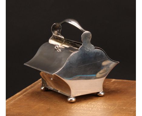 A late Victorian silver novelty tea caddy, as a double-sided coal scuttle, bun feet, 12.5cm wide, Goldsmiths &amp; Silversmit