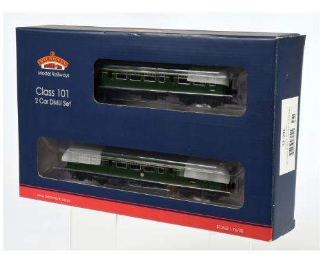 Bachmann OO Gauge Ref 32-285 Class 101 DMU 2-Car in BR green with speed whiskers. Condition is generally Excellent Plus to Ne