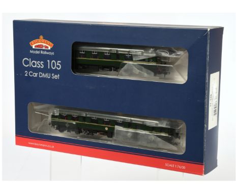 Bachmann OO Gauge 31-326 2-car BR green Class 105 DMU with Speed Whiskers. Condition is generally Excellent Plus to Near Mint