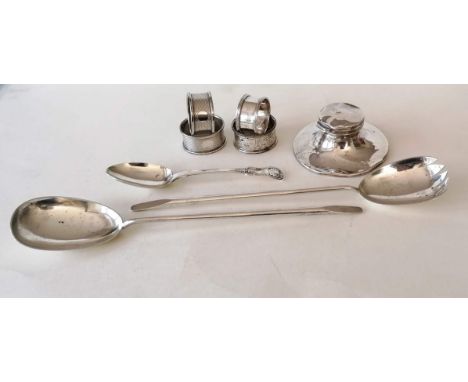 A pair of George V silver salad servers with tapered terminals by Mappin &amp; Webb, Sheffield, 1912, each 30 cm; a pair of e