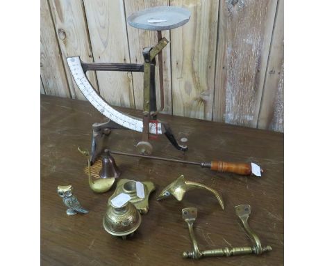A set of scales with enamel gauge and various other brass pieces including snuffers, ornaments etc.&nbsp;