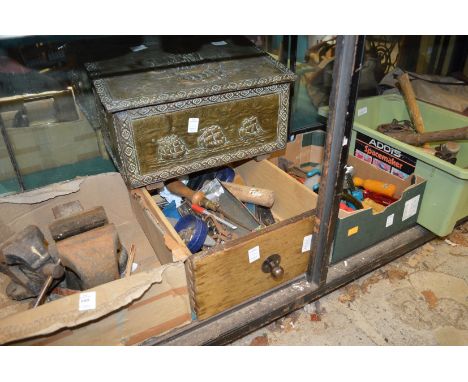 A quantity of tools.