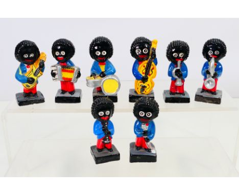 Robertson's - A collection of Robertson's hand painted pottery band figures. They appear in Good condition overall with some 
