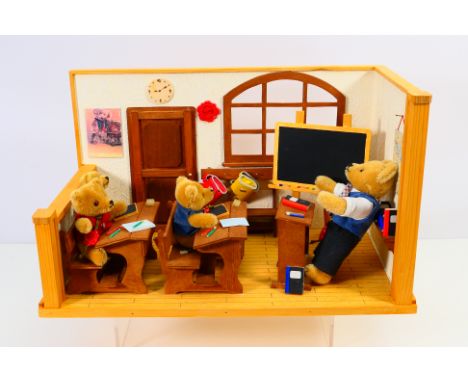 Teddy Hermann - A limited edition (500 editions) Teddy Hermann diorama. Approx 40 l x 23 h x 23 d cm. Includes four bears (3 