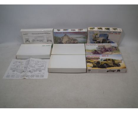 Eastern Express and similar - 8 boxed model military vehicle kits, 1/35 and 1/72 scale, all appear unused with random examina