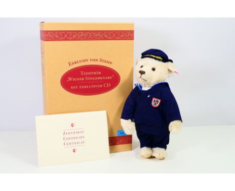 Steiff - A boxed 1998 Special Collector's Edition (1593 of 3000) Steiff bear. "Vienna Choir Boy - Off White 33" This 33 cm ta