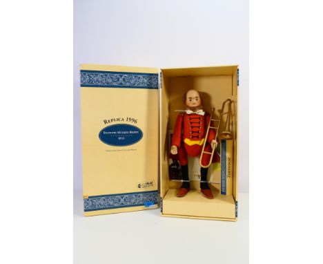 Steiff - Unused stock - A 1996 Steiff limited edition Replica  (170 of 1200 pieces) Musician Brown 1911. Fastened into box an