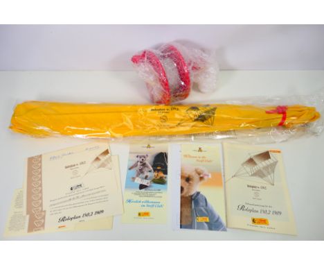 Steiff - Unused stock - A Limited edition Steiff "Roloplan 150,2 1909" kite. A 2006 replica of the 1909 version. Comes with c