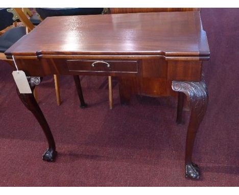 A Georgian mahogany card table with single drawer raised on cabriole legs, H.71 W.86cm