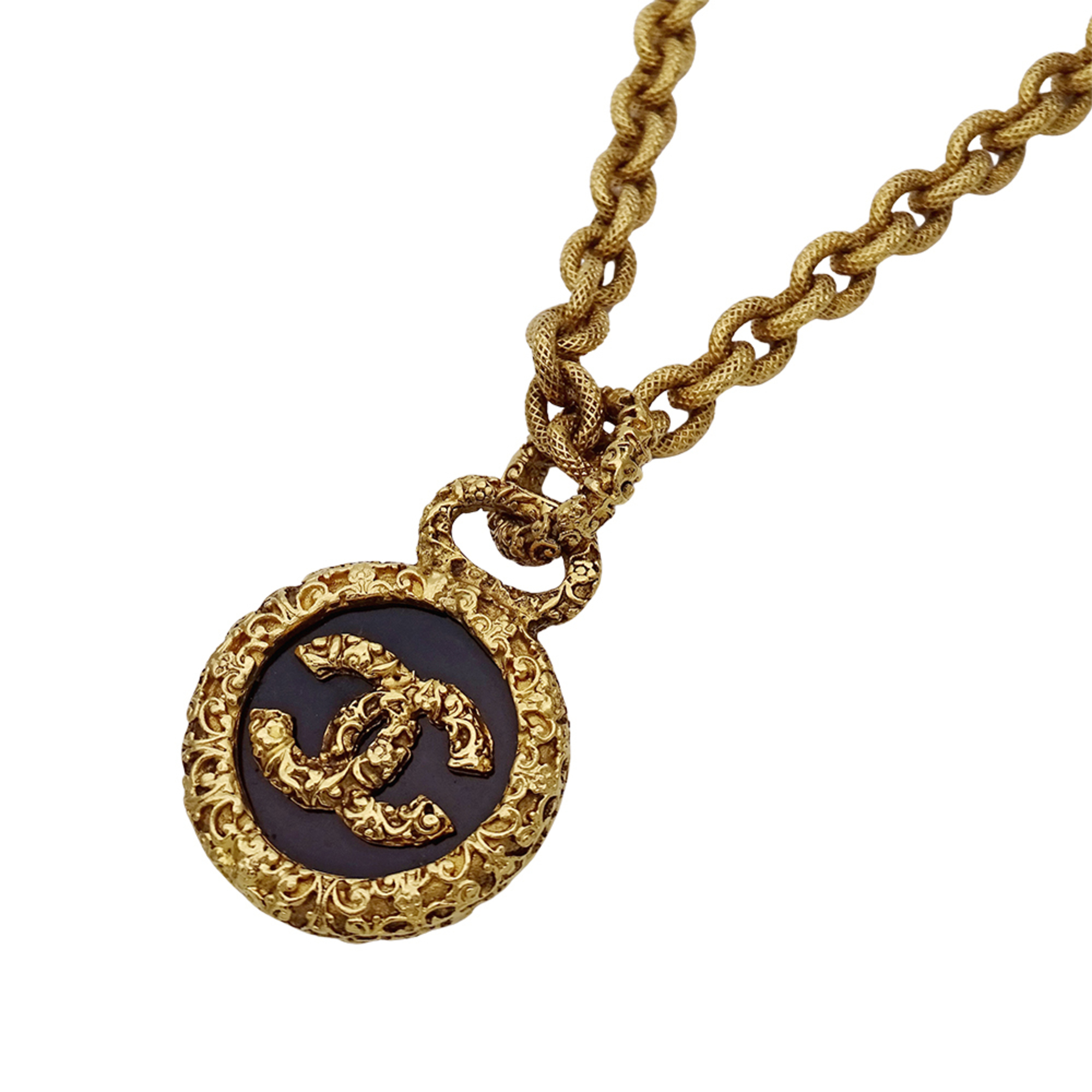 Chanel necklace for women, gold and black, with the iconic logo.