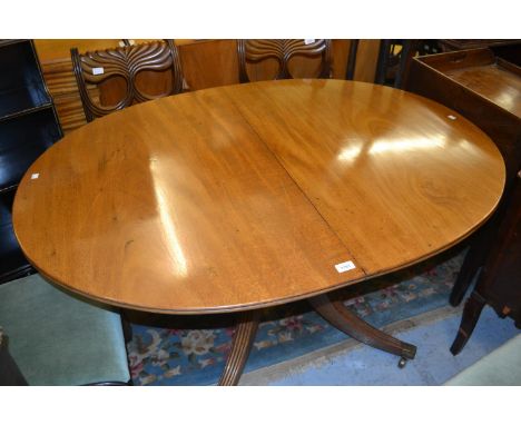 Mahogany twin pedestal dining table with a single central extra leaf (the table closing to form a single pedestal dining tabl