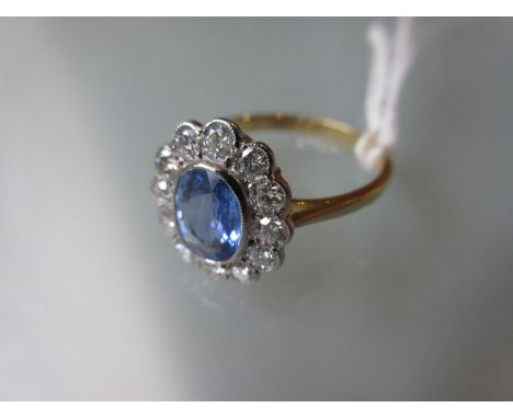 18ct Yellow gold oval sapphire and diamond cluster ring 