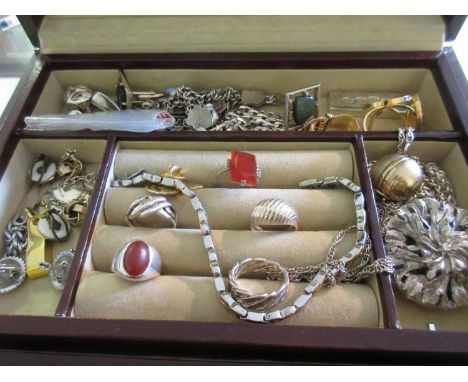 Brown jewellery box containing quantity of silver rings, silver and enamel charm bracelet and other costume jewellery 