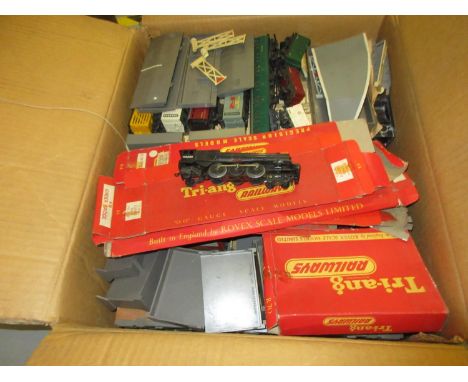Quantity of Triang 00 gauge engine, carriages and accessories 