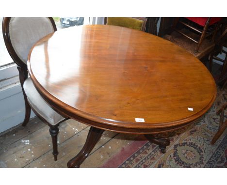 Victorian circular mahogany tilt-top circular centre table on tripod support 