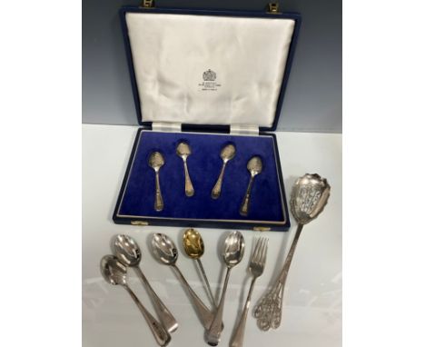 Flatware - An Edwardian silver floral pierced bowl straining spoon, George Ellis, Sheffield 1910;  cased set of four Mappin &
