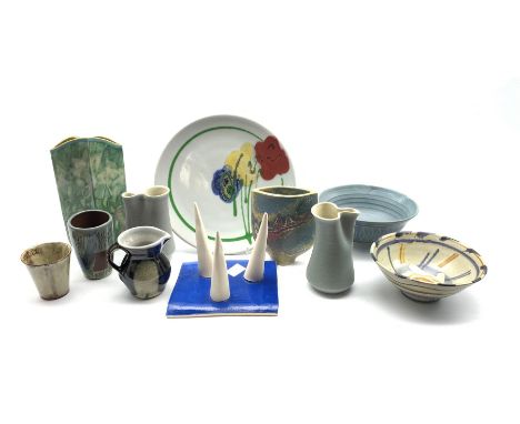 Janice Tchalenko Dartington plate, John Bedding St Ives jug, Harriet Mckenzie tripod piece, Maureen Shearlaw vase and other p