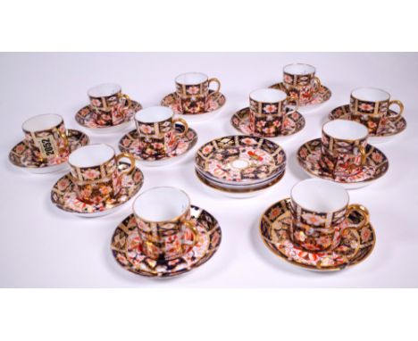 A GROUP OF ROYAL CROWN DERBY IMARI COFFEE CANS AND SAUCERSFour cans and saucers damaged