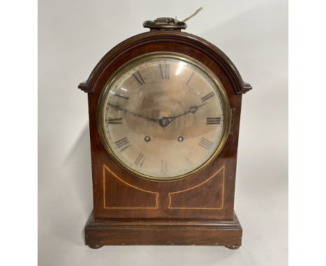 A 20TH CENTURY MAHOGANY CASED ARCH TOP 8 DAY MANTEL CLOCK40cm tall