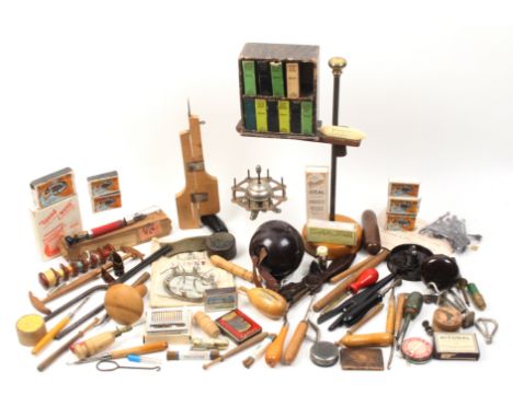 A mixed lot _ sewing including darners, rug making tools, boxed spring hooks, Bakerlite wool ball, Singer stocking darner, re