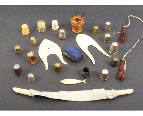 A mixed lot _ sewing _ comprising seventeen various thimbles, a brass thimble in trunk form case, two pairs of knitting needl