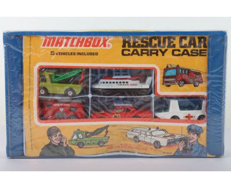 Matchbox Superfast USA issue Rescue Car Carry Case 5 Vehicles Included, 74c Tow Joe metallic lime green body, green jibs, red