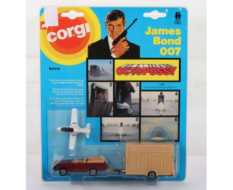 Corgi Juniors E3019 James Bond Octopussy set with Roger Moore silhouette,Range Rover with horse box and Jet plane, models are