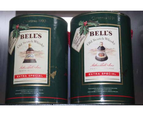BELL'S CHRISTMAS DECANTERS 1988-2002
Blended Scotch Whisky in ceramic Wade decanters. 1989-1991 in tins. 1994-2002 in cartons