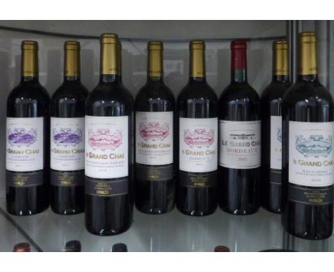 Le Grand Chai Nine bottles of red wine - two Saint Emilion 2015 and one 2012, two Cotes de Bordeaux 2011, two Bordeaux 2014 a