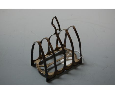 A George V silver four division toast rack, 5.1oz, maker William Hutton &amp; Sons Ltd, Sheffield 1915, w.10cm