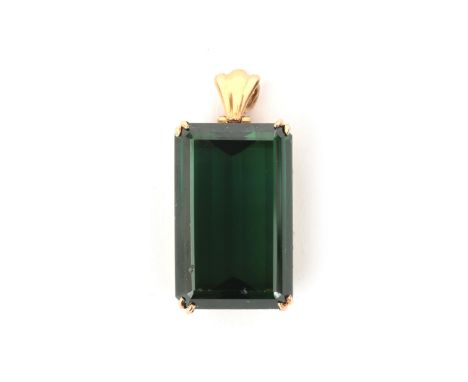 A 14 karat rose gold tourmaline pendant. Featuring a deep bottle green verdelite step cut tourmaline of ca. 19 ct. in a four 