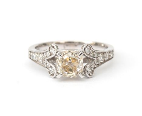 An 18 karat white gold solitaire ring, ca. 1.30 ct. Set with an old mine cut diamond of ca. 1.30 ct. K-L, SI2. Pavé set with 