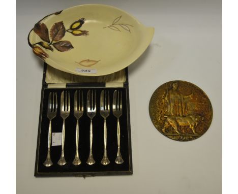 A World War I death plaque, awarded to John Henry Savage;  a set six cake forks;  a Carlton Ware dish