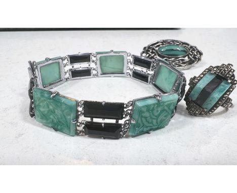 An art deco style bracelet set with alternating black and jade coloured links with a matching ring and similar brooch. 