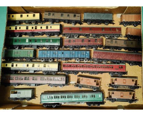 Twenty one cars/carriages and rolling stock by Hornby Bachmann; etc. 