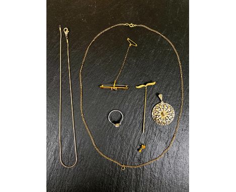 An Edwardian yellow metal bar brooch set amethyst and seed pearls, stamped '15c', 2.2gm; a ring set clear baguette stones; a 
