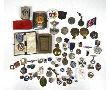 A selection of small collectables including medallions, thimbles, tea caddy scoops, badges etc. 