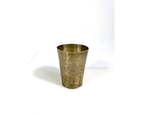 A 19th century German military 800 standard silver stirrup cup engraved 'D sheidendenhoch verehsten Regiments - Kommandeur Di