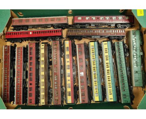 Fifteen Hornby, Bachmann other carriages/cars, red and green livery, 00 gauge 