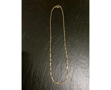 A yellow metal chain of twisted curb links, stamped '375', 4.8gm 