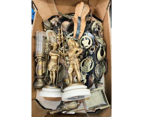 A pair of gilt painted spelter figures of guards, brass Art Nouveau picture frames, horse brasses etc 