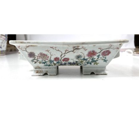 A Chinese ceramic famille rose planter with floral decoration, length 27cm 