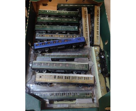 Fifteen&nbsp;various Bachmann, Hornby and other carriages/cars, etc., 00 gauge 
