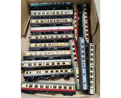 Fifteen Bachmann and other cars/ carriages; etc., 00 gauge 