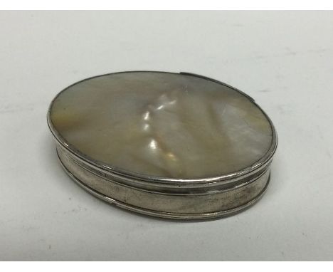 AN early silver and MIP snuff box decorated with reeded border. Approx. 35 grams. Est. £150 - £200.