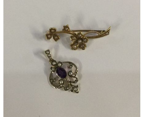 A pearl and amethyst gold pendant together with 15 carat gold brooch. Approx. 5 grams. Est. £60 - £80.