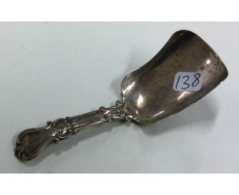 A heavy silver caddy scoop with fluted handle. Birmingham. By GC. Approx. 15 grams. Est. £25 - £30.