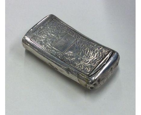 A hinged Georgian silver snuff box of typical form with bright cut decoration. Circa 1820. Approx. 19n grams. Est. £45 - £50.